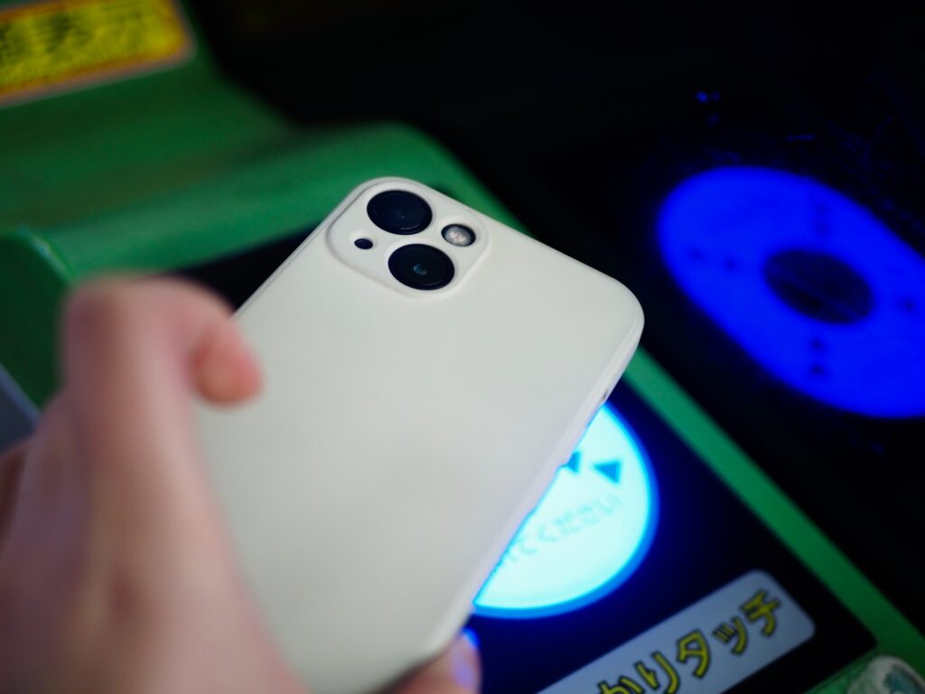 Sử dụng thẻ Suica trên app điện thoại tại cổng tàu điện